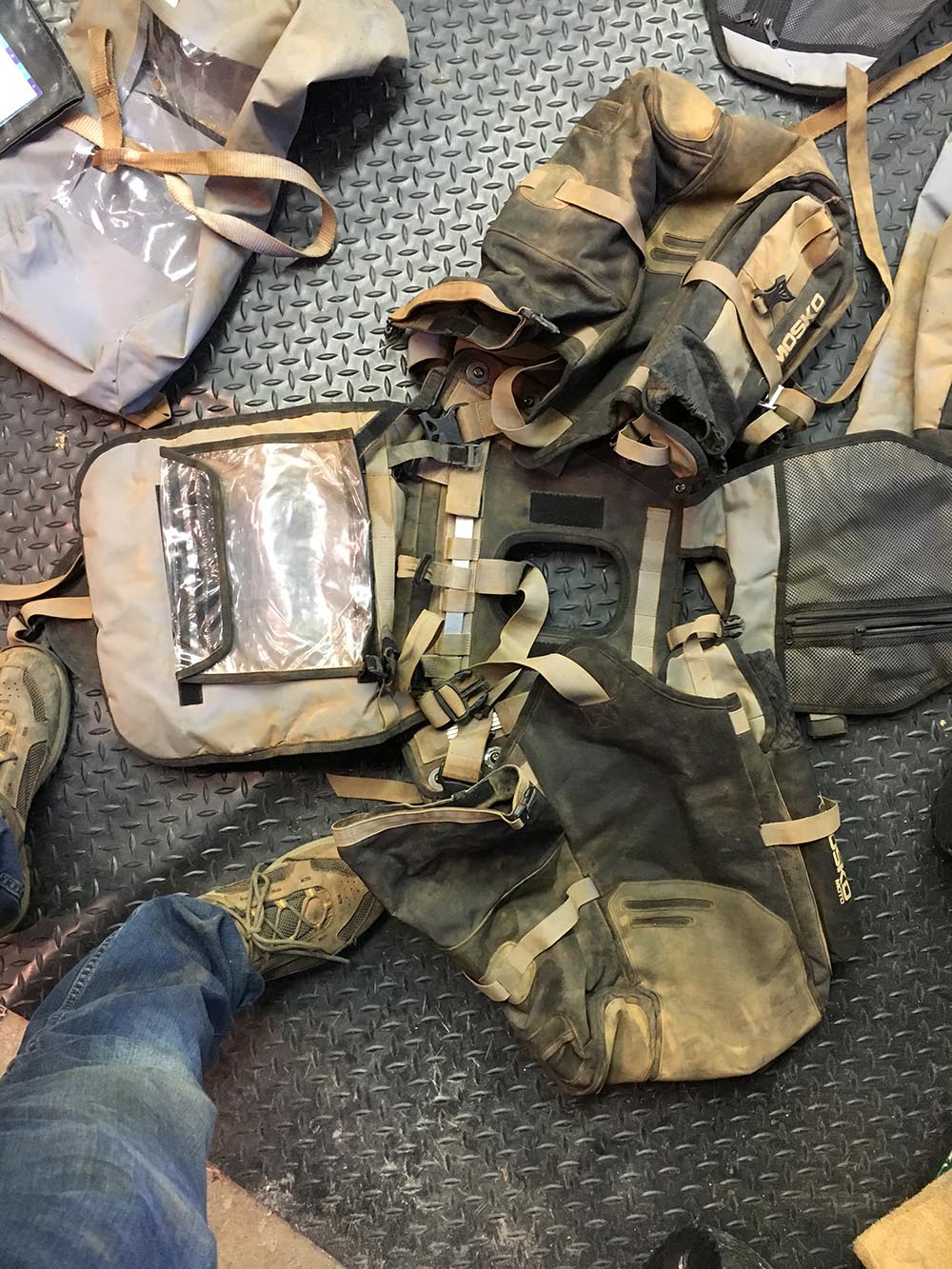 mosko-moto-motorcycle-soft-bags-dualsport-offroad-adventure-soft-luggage-pannier-duffle-ktm-bmw-klr-rackless-reckless-tank-bag-adventure-jacket-pants-jersey-1-6-16 (13)